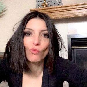 Meet your Posher, Afef